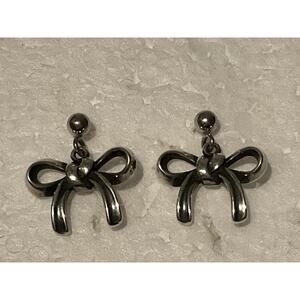 MINT CONDITION James Avery Retired Silver Bow Post Earrings In JA Box And Pouch